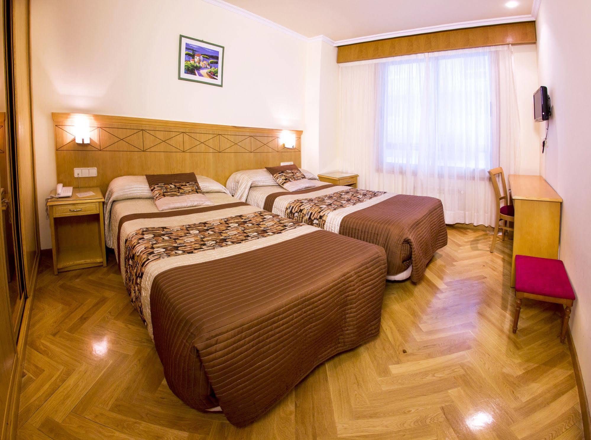 Hotel Cristal 2 آكورونيا المظهر الخارجي الصورة