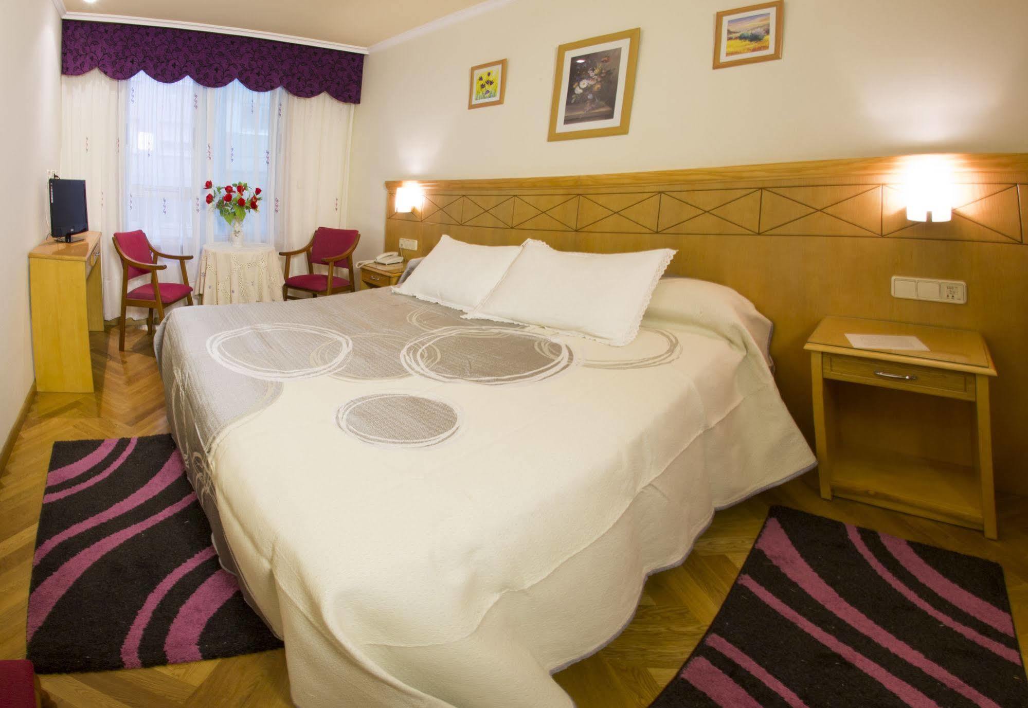 Hotel Cristal 2 آكورونيا المظهر الخارجي الصورة
