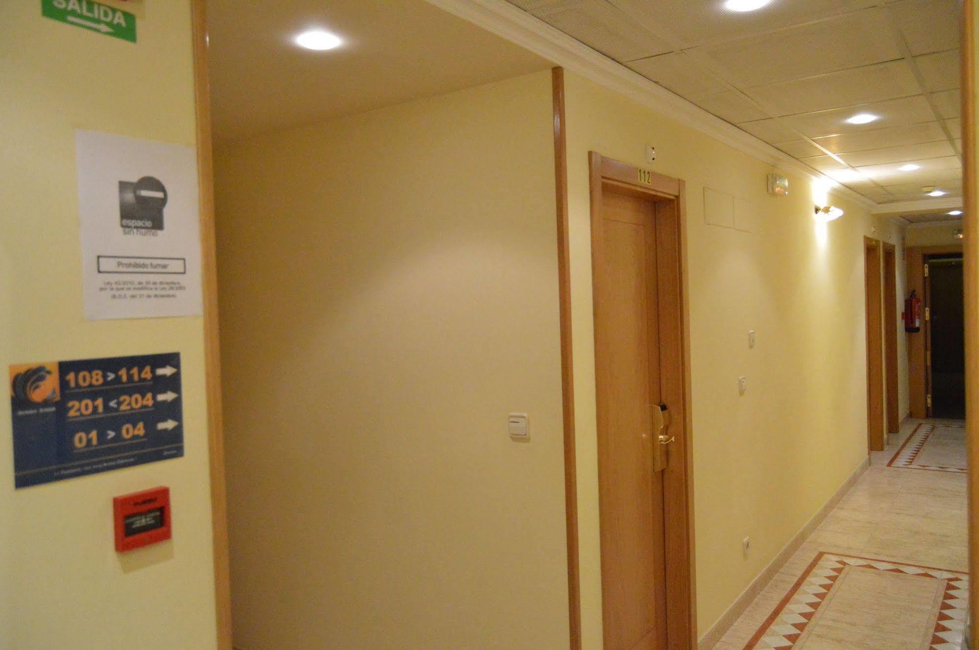 Hotel Cristal 2 آكورونيا المظهر الخارجي الصورة